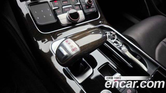 Audi A8 2015 — photo 9