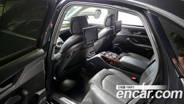 Audi A8 2015 — photo 11