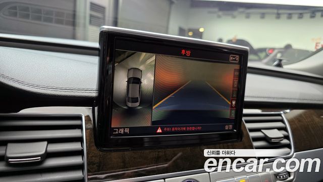 Audi A8 2015 — photo 17