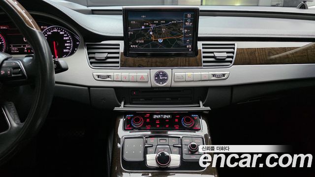 Audi A8 2015 — photo 18