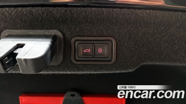 Audi A8 2015 — photo 19