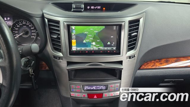 Subaru Legacy 2011 — photo 15