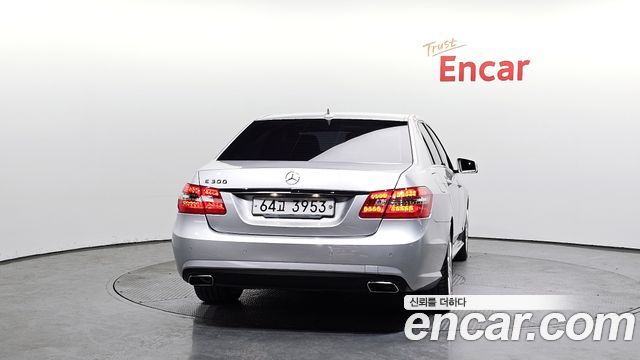 Mercedes-Benz E-Class 2013 — photo 4