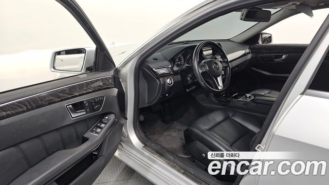 Mercedes-Benz E-Class 2013 — photo 10