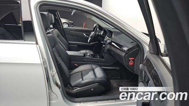 Mercedes-Benz E-Class 2013 — photo 12
