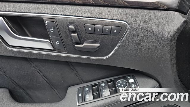 Mercedes-Benz E-Class 2013 — photo 13