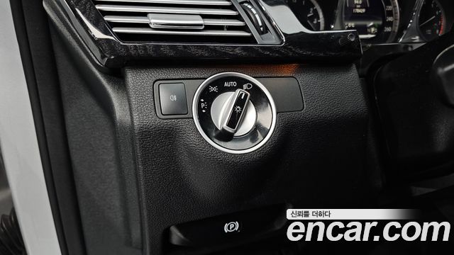 Mercedes-Benz E-Class 2013 — photo 14