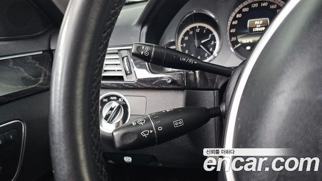 Mercedes-Benz E-Class 2013 — photo 15