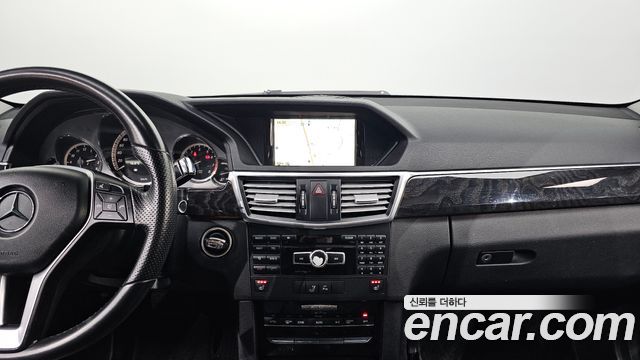 Mercedes-Benz E-Class 2013 — photo 17
