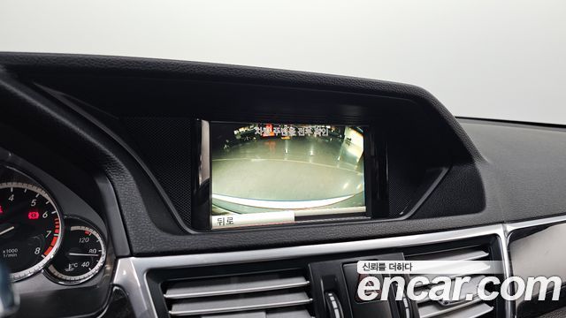 Mercedes-Benz E-Class 2013 — photo 18