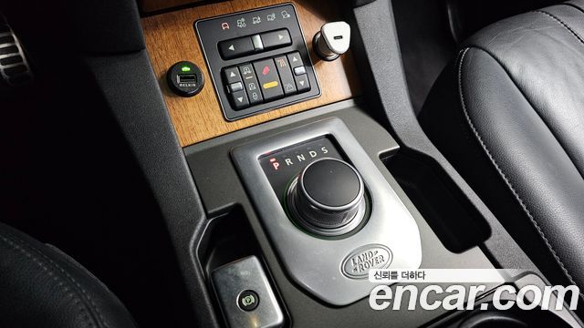 Land Rover Discovery 2013 — photo 9