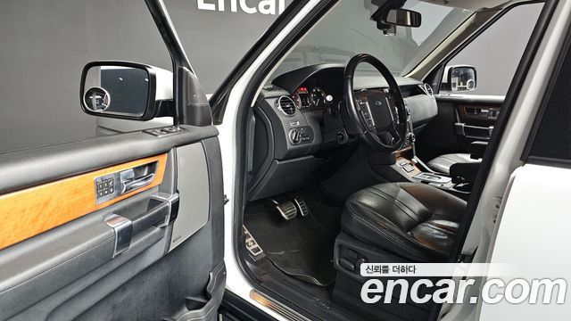 Land Rover Discovery 2013 — photo 11