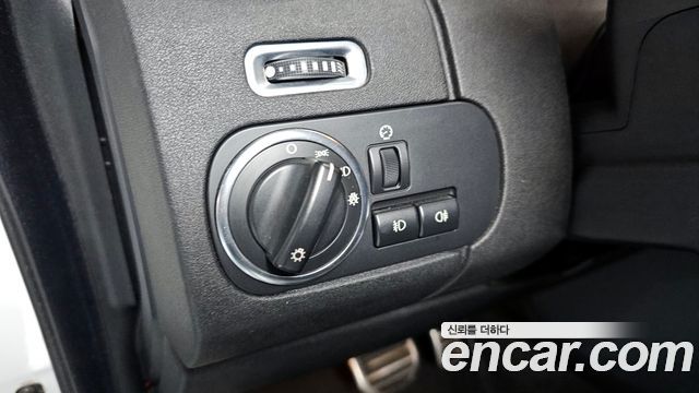 Land Rover Discovery 2013 — photo 18