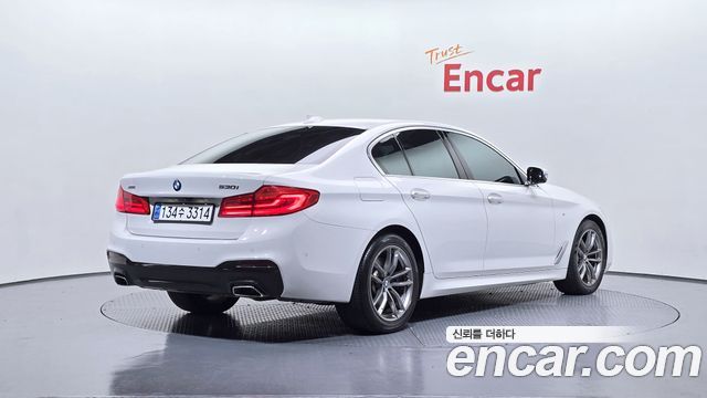 BMW 5-Series 2018 — photo 2