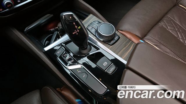 BMW 5-Series 2018 — photo 9