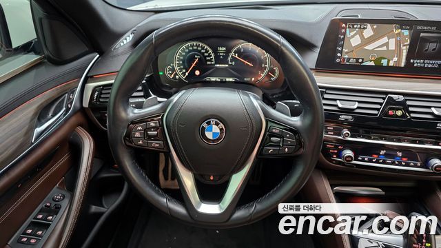 BMW 5-Series 2018 — photo 14