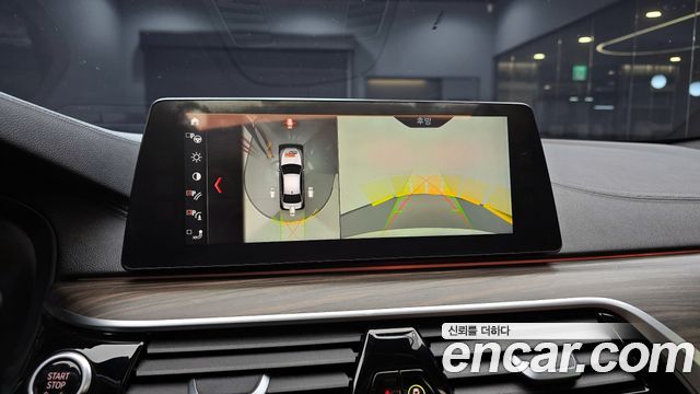 BMW 5-Series 2018 — photo 16