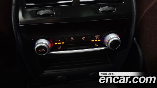 BMW 5-Series 2018 — photo 17