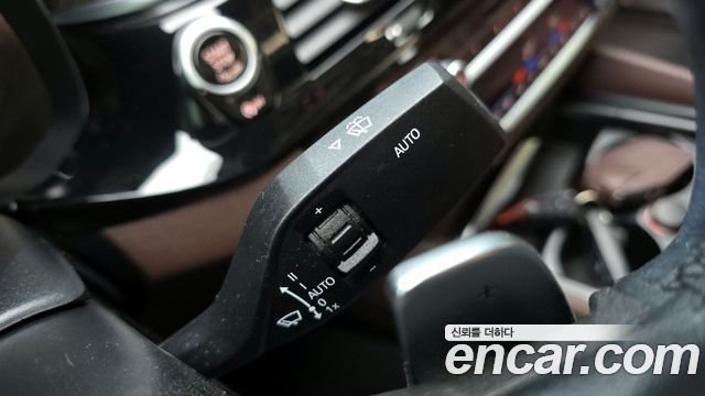BMW 5-Series 2018 — photo 18