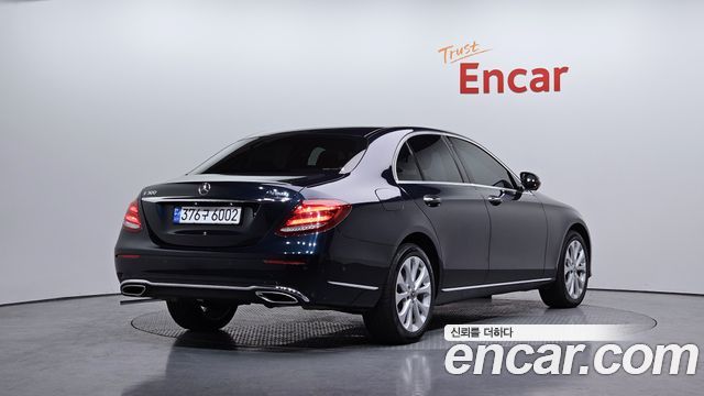 Mercedes-Benz E-Class 2018 — photo 2