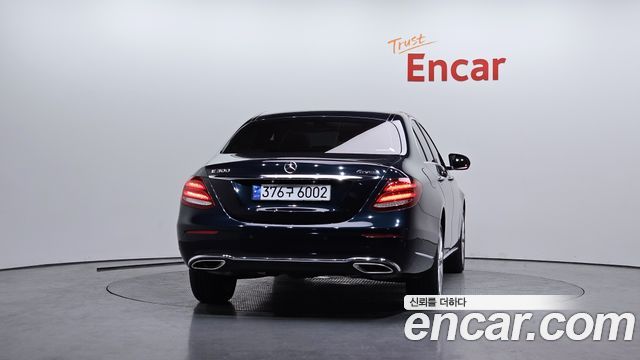 Mercedes-Benz E-Class 2018 — photo 4