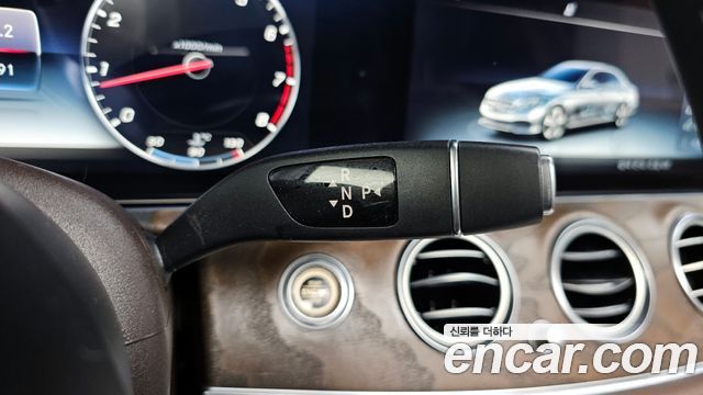 Mercedes-Benz E-Class 2018 — photo 9