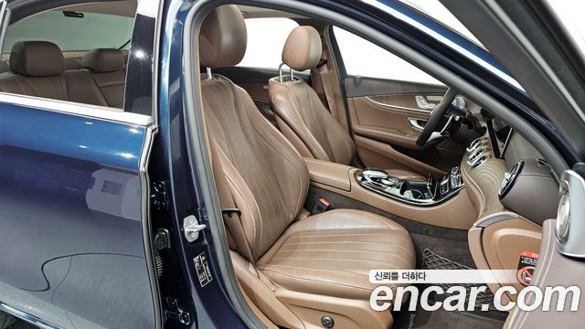 Mercedes-Benz E-Class 2018 — photo 10