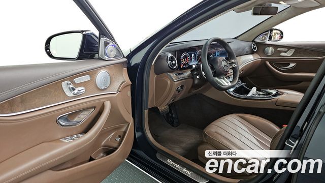 Mercedes-Benz E-Class 2018 — photo 11