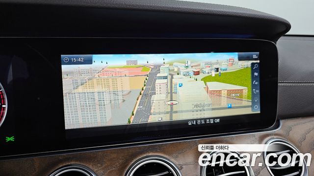 Mercedes-Benz E-Class 2018 — photo 14