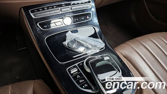 Mercedes-Benz E-Class 2018 — photo 17
