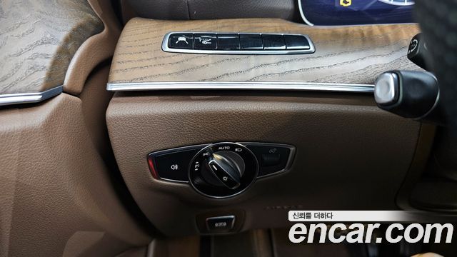 Mercedes-Benz E-Class 2018 — photo 19