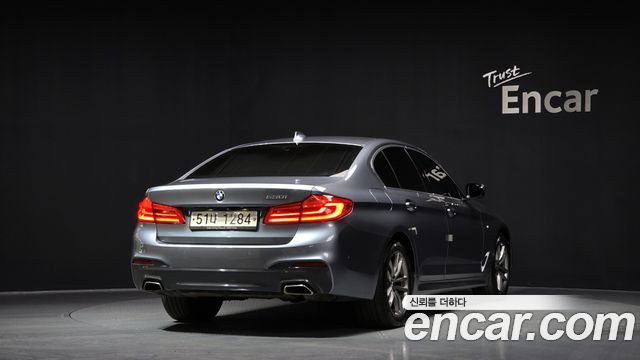 BMW 5-Series 2018 — photo 2