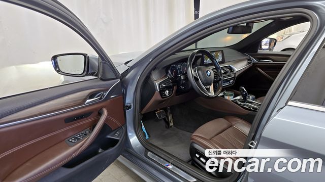 BMW 5-Series 2018 — photo 10