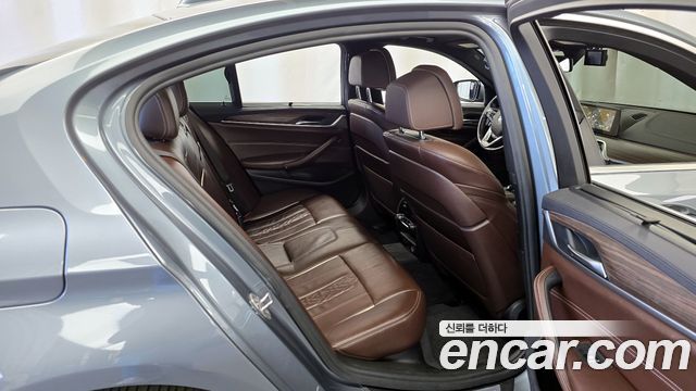 BMW 5-Series 2018 — photo 12