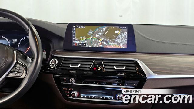 BMW 5-Series 2018 — photo 14