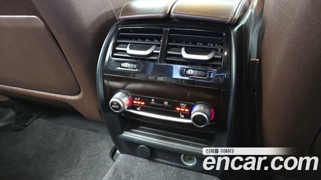 BMW 5-Series 2018 — photo 19