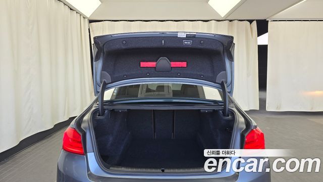 BMW 5-Series 2018 — photo 20