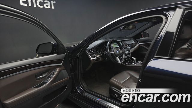 BMW 5-Series 2016 — photo 10
