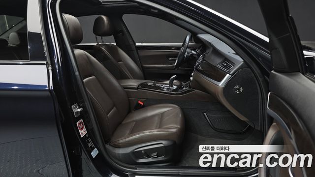 BMW 5-Series 2016 — photo 11