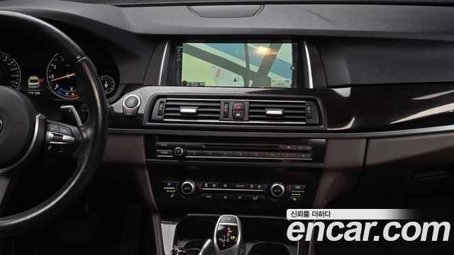 BMW 5-Series 2016 — photo 14