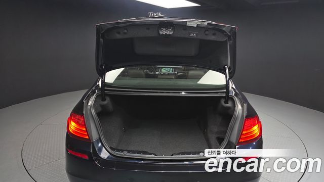 BMW 5-Series 2016 — photo 20