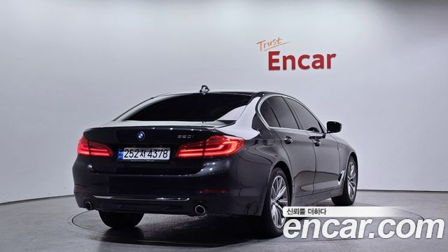 BMW 5-Series 2019 — photo 2