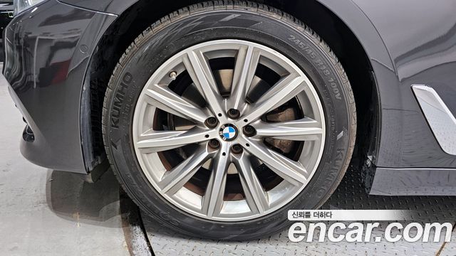 BMW 5-Series 2019 — photo 5
