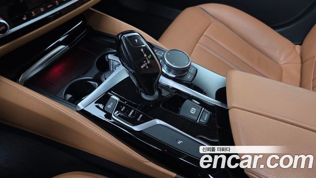 BMW 5-Series 2019 — photo 9