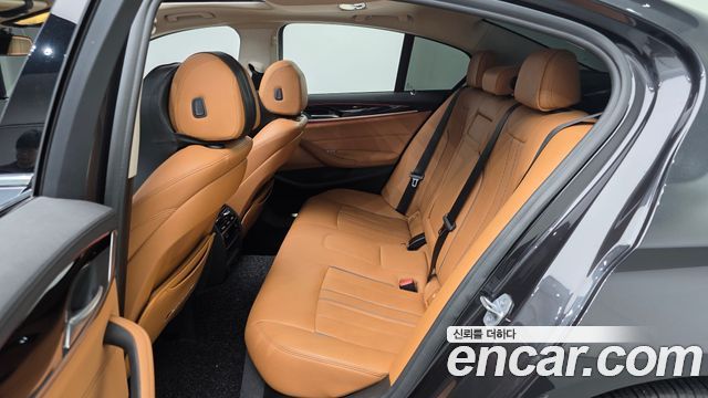 BMW 5-Series 2019 — photo 12