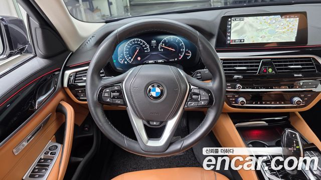 BMW 5-Series 2019 — photo 13