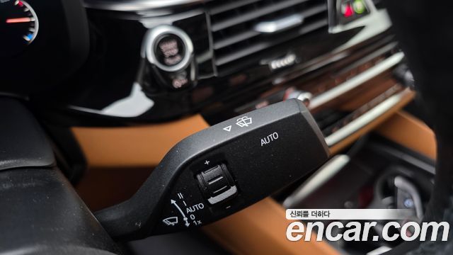 BMW 5-Series 2019 — photo 16