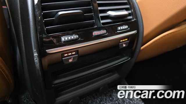 BMW 5-Series 2019 — photo 17