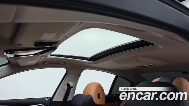 BMW 5-Series 2019 — photo 19