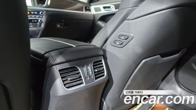 Genesis G80 2018 — photo 18